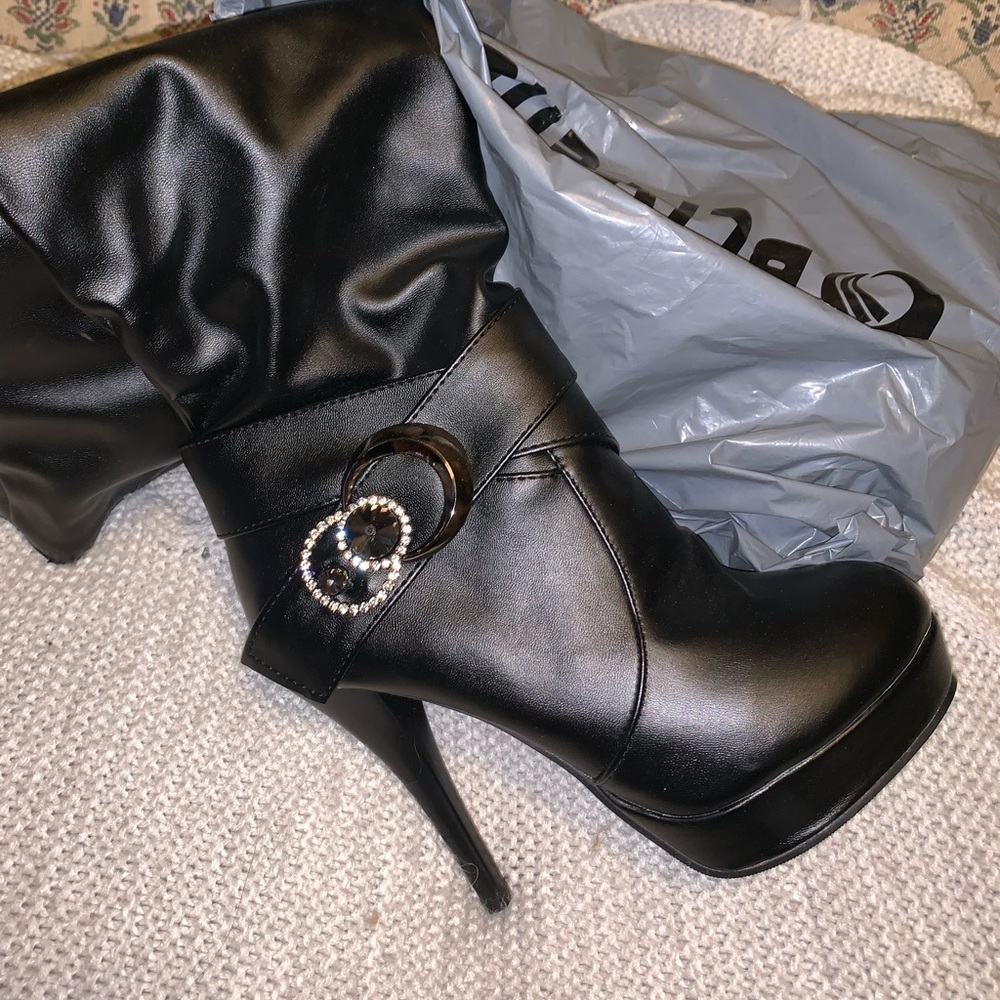 Brand new heel boots